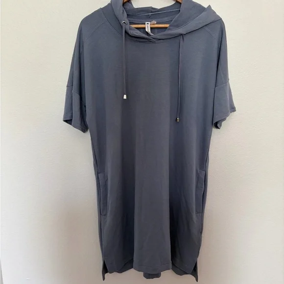 Cable & Gauge Short-Sleeve Hooded Mini Dress in Slate Blue - Picture 1 of 4